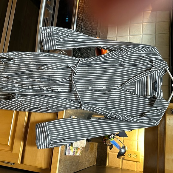 Woman’s casual dress also can be worn with jeans - Picture 1 of 3